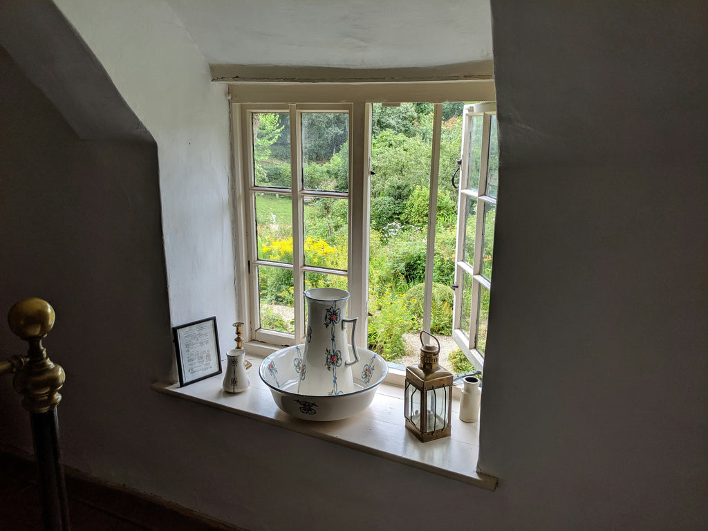 Porcelain Wash Basin
